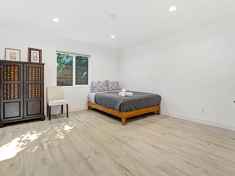 5554 Capistrano Ave — Photo 6