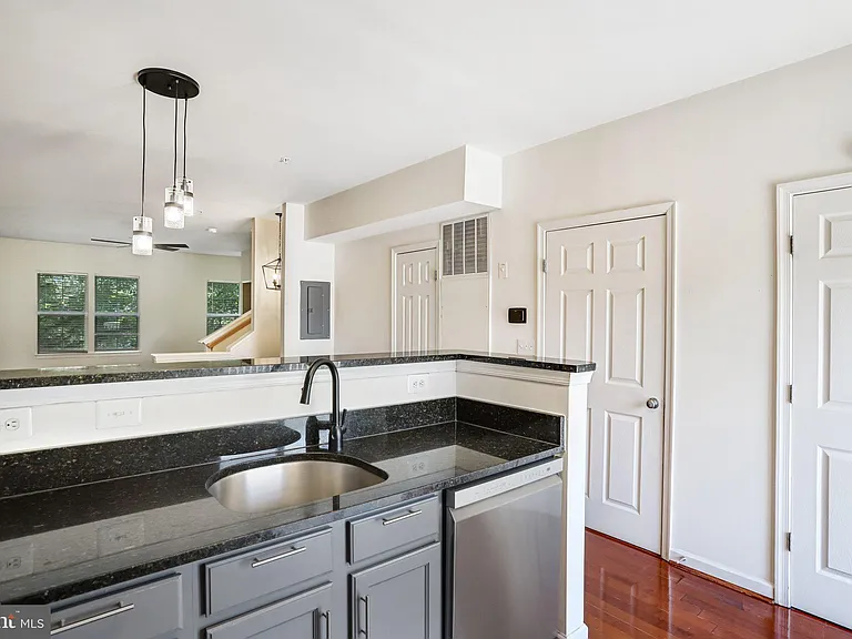 42526 Mayflower Ter — Photo 16