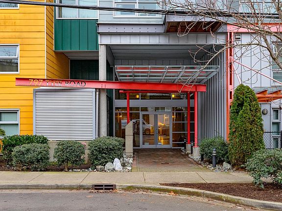 2nd image of 797 Tyee Rd #109