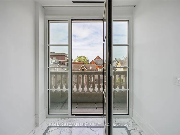 300 Randall St S #211 — Photo 11
