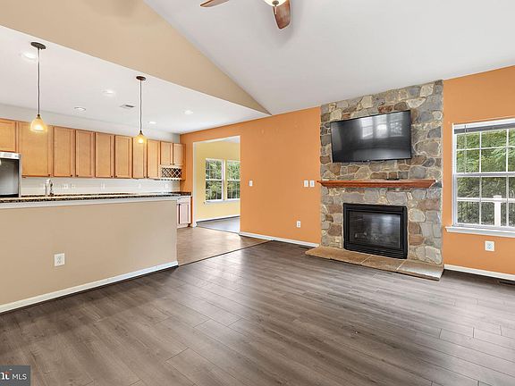 3rd image of 176 Split Rock Dr