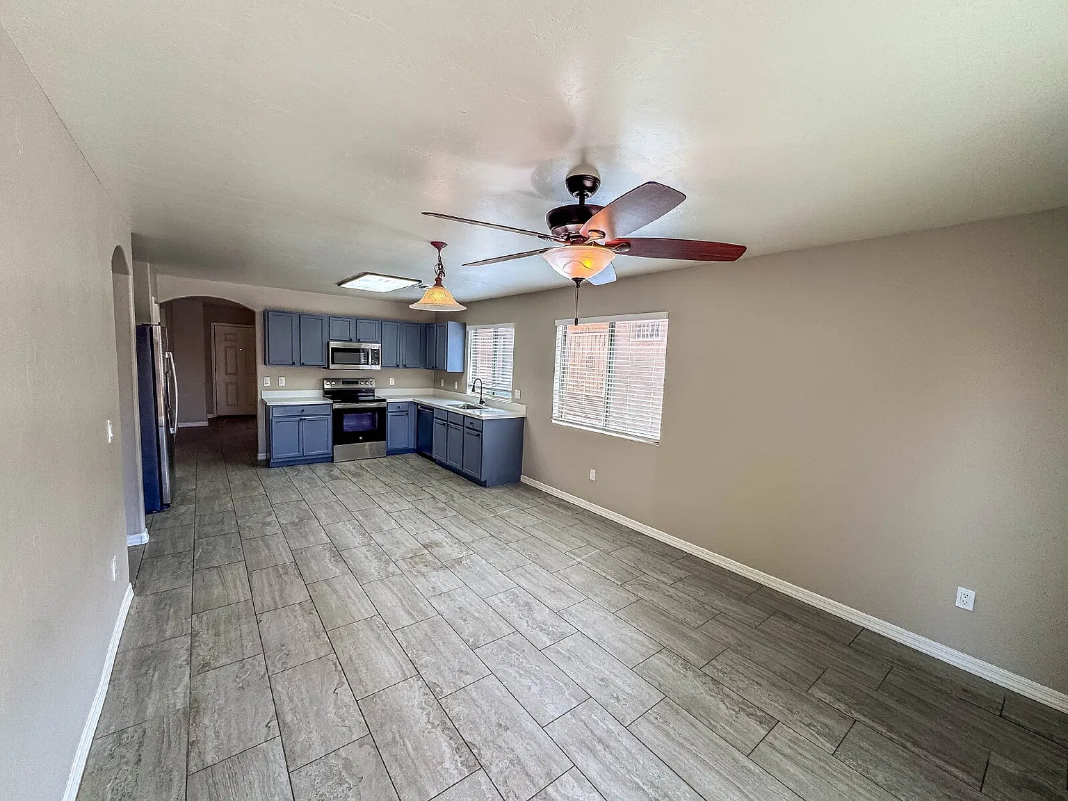 3 bed, 2.0 bath, 1258 sqft, $1,800 — Photo 2