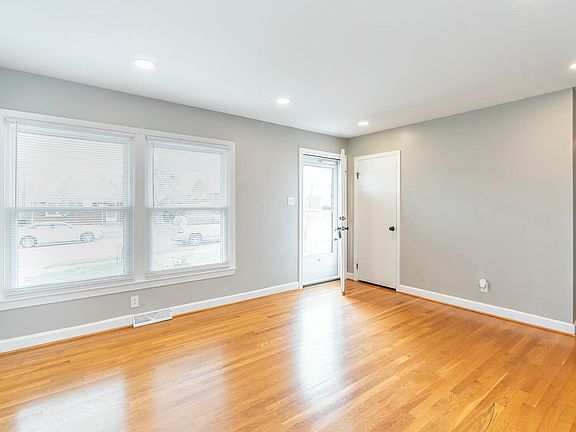 3rd image of 350 Hillcrest Dr