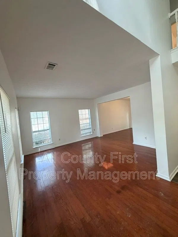 3 bed, 2.5 bath, 2672 sqft, $2,250 — Photo 3