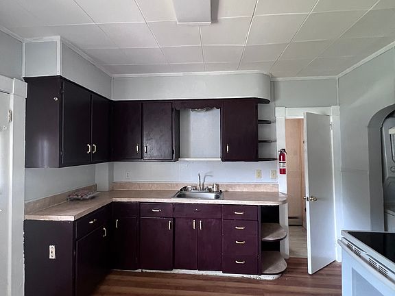 Kitchen to the bathroom