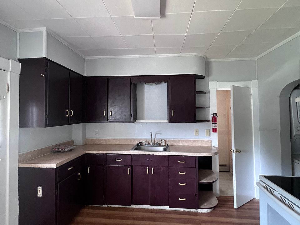 Kitchen to the bathroom