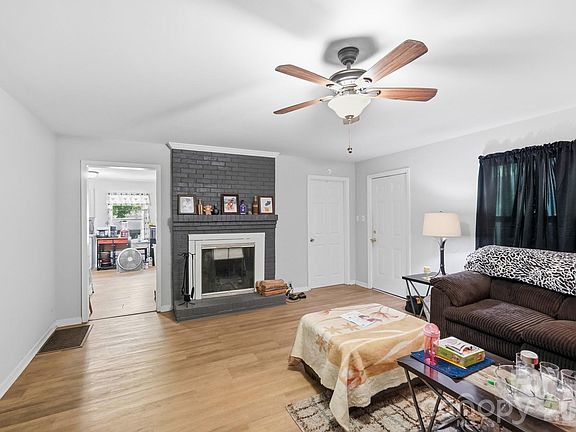 5th image of 1018 W 5th Ave