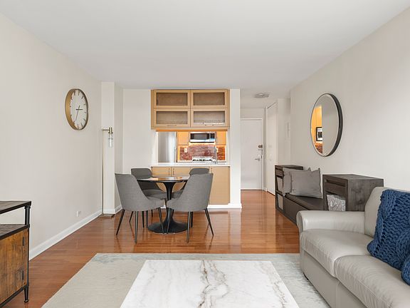 3rd image of 295 Greenwich St #5FN