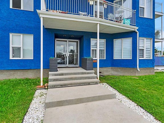 2nd image of 5135 SW Lakeshore Dr #312