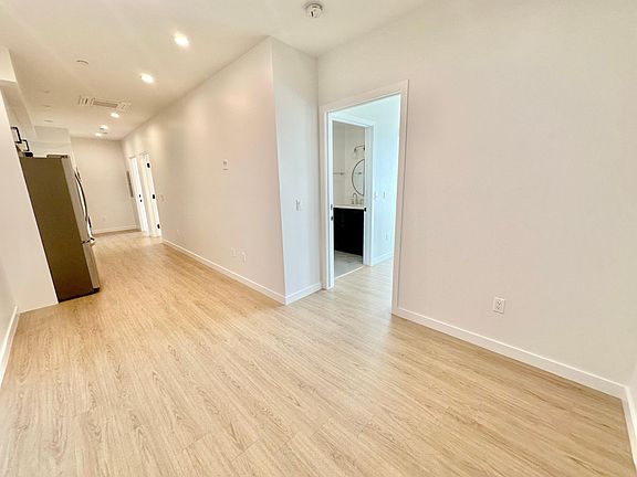 3rd image of 11500 Culver Blvd Unit 401