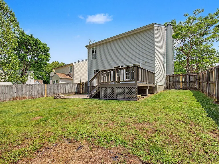304 Brittania Dr — Photo 17