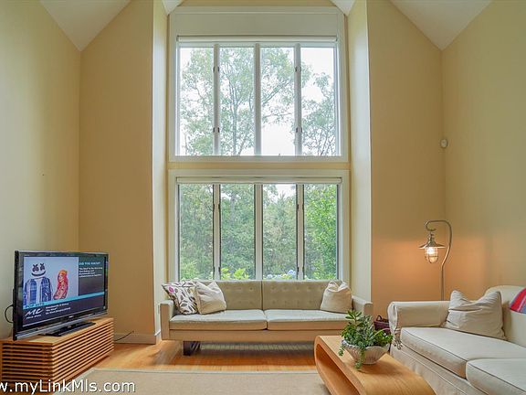 4th image of 11 High Meadow Ln