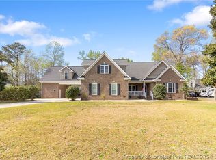 417 Foxwood Dr, Hope Mills, NC 28348