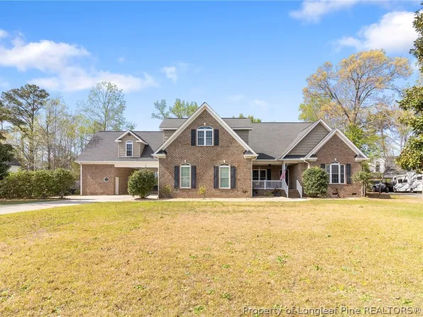 417 Foxwood Dr, Hope Mills, NC 28348