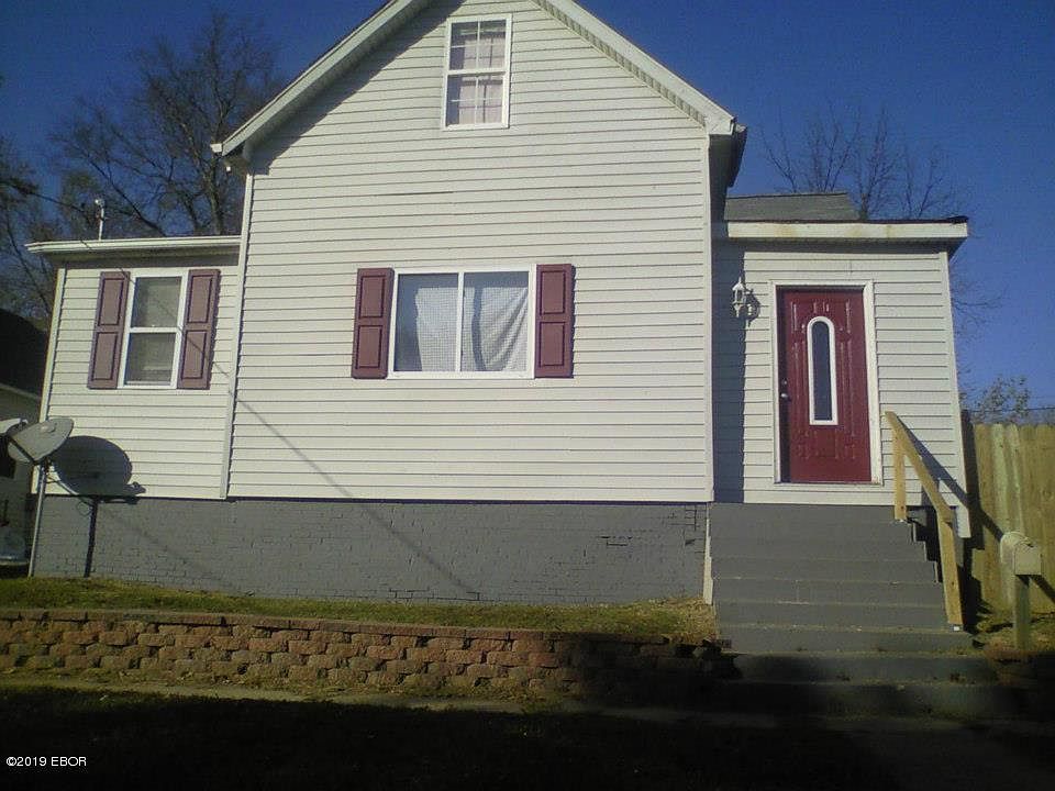 1st image of 108 E Lincoln St