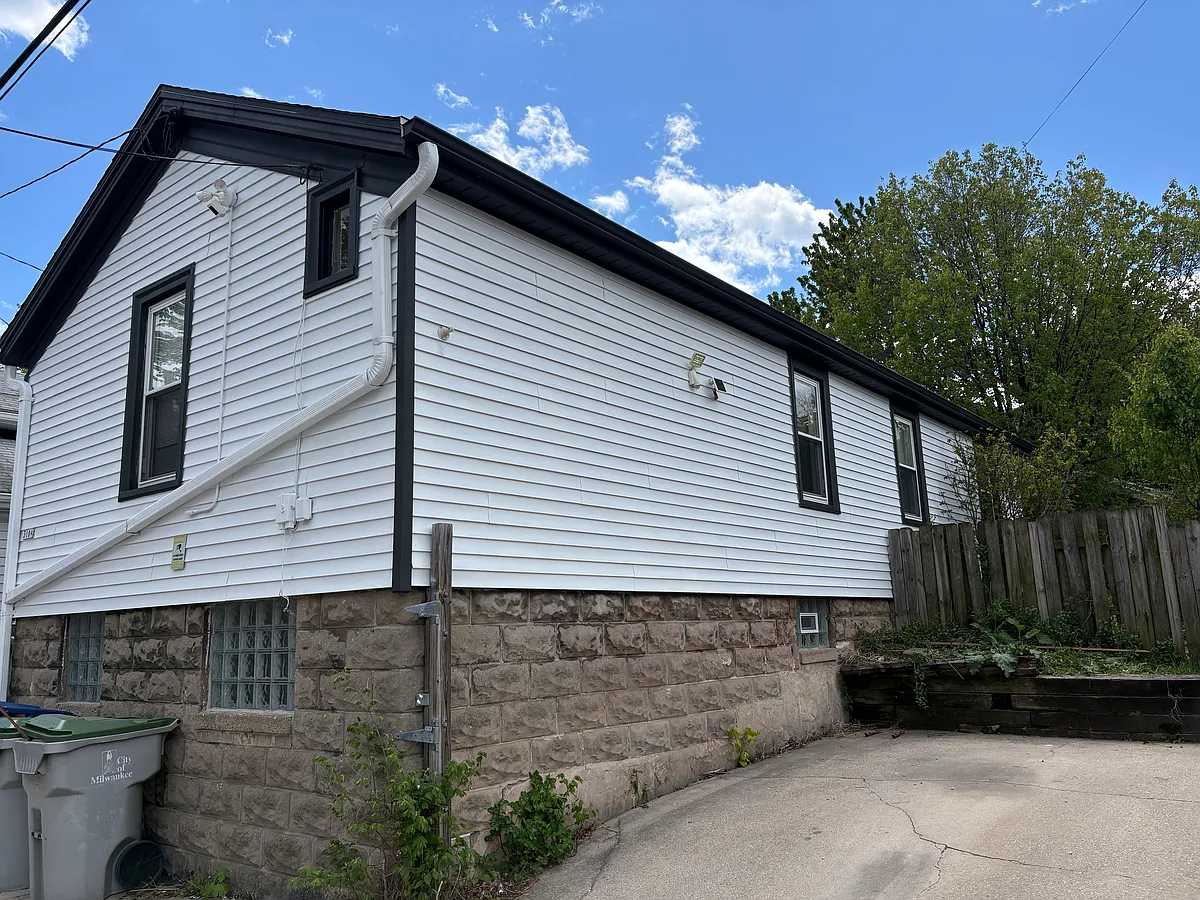 Building Photo - 310 W Scott St #A