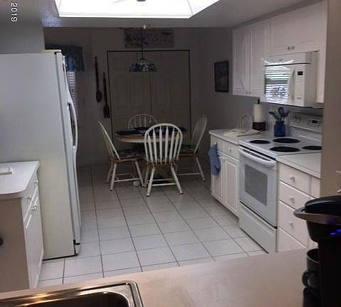 3rd image of 601 Shorewood Dr Unit 202