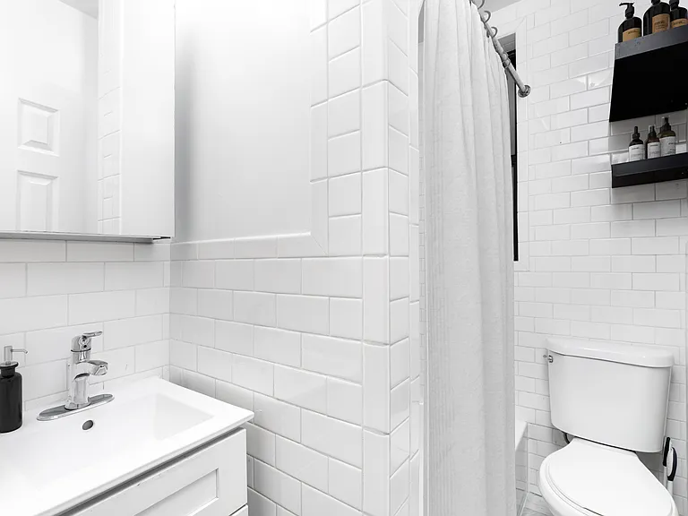 223 Bainbridge St #3R — Photo 12
