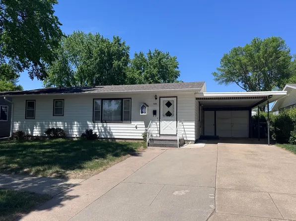 606 E 15th St, Yankton, SD 57078