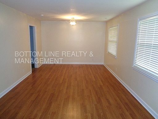 2nd image of 6325 Elmwood Cres
