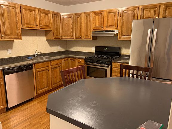 Kitchen - lot of counter space.