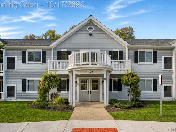 1127 S Lake Dr, Novi, MI 48377