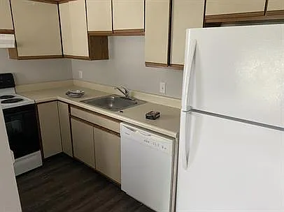 207 N Summit St #4 — Photo 9