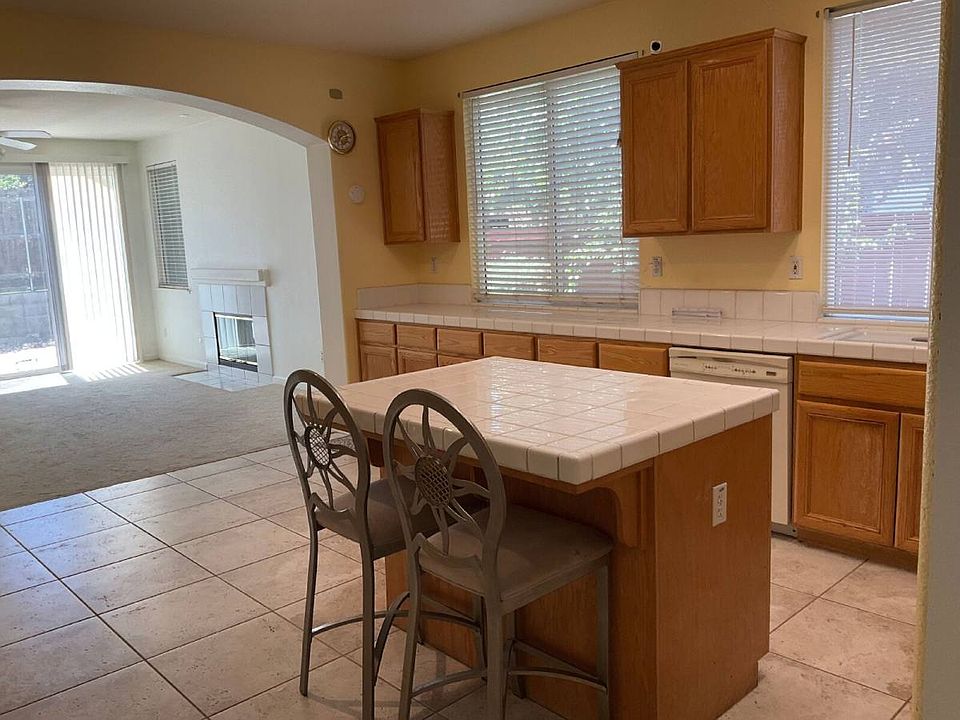 1st image of 892 Autumn Creek Ct