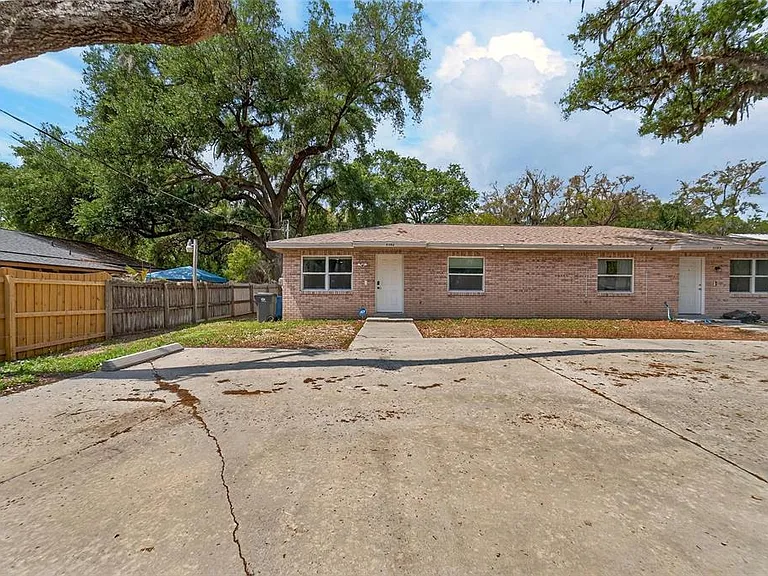 5502 Peach Ave — Photo 3