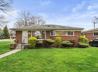 22210 Harding St, Oak Park, MI 48237