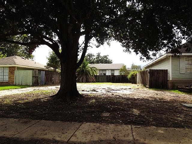 1st image of 5809 S Oak Dr