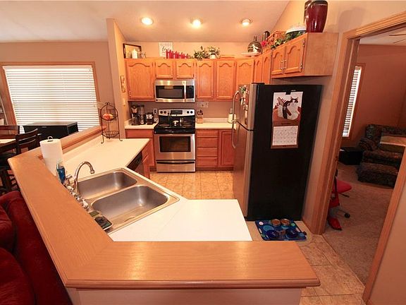 4th image of 715 Silver Fox Ct