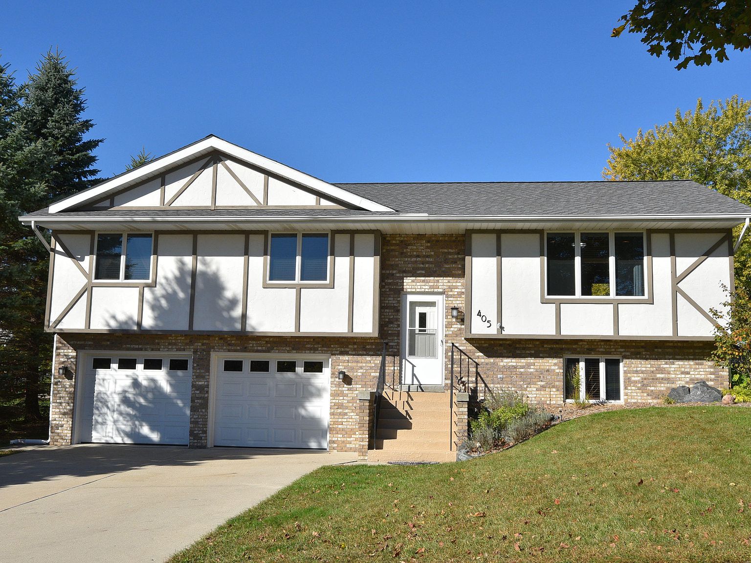 405 S Colonial Pkwy, Saukville, WI 53080 Zillow