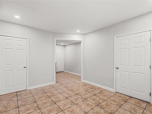 4th image of 9414 Linden Ave