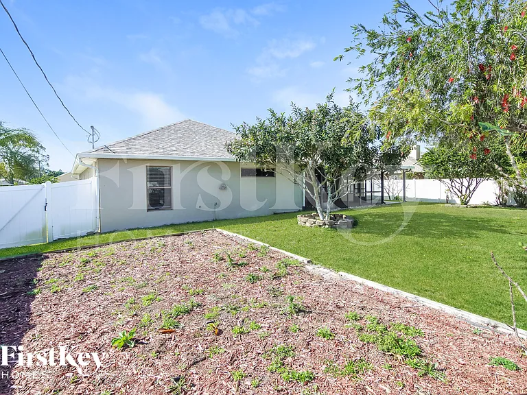 1347 Armory Dr NE — Photo 15