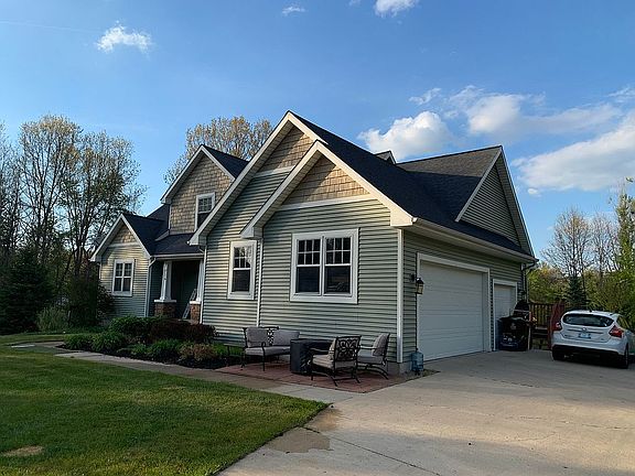 5th image of 9370 Garden Gate Dr NE