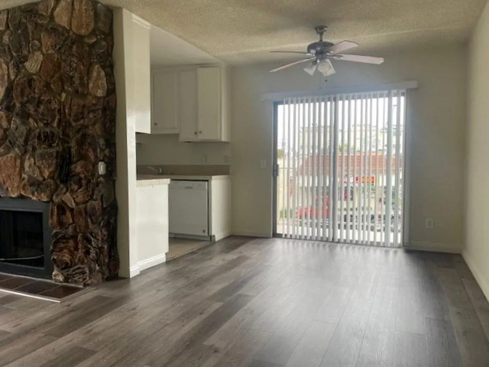 2 bed, 2.0 bath, $2,695 — Photo 3