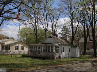 132 8th St, Colonial Beach, VA 22443