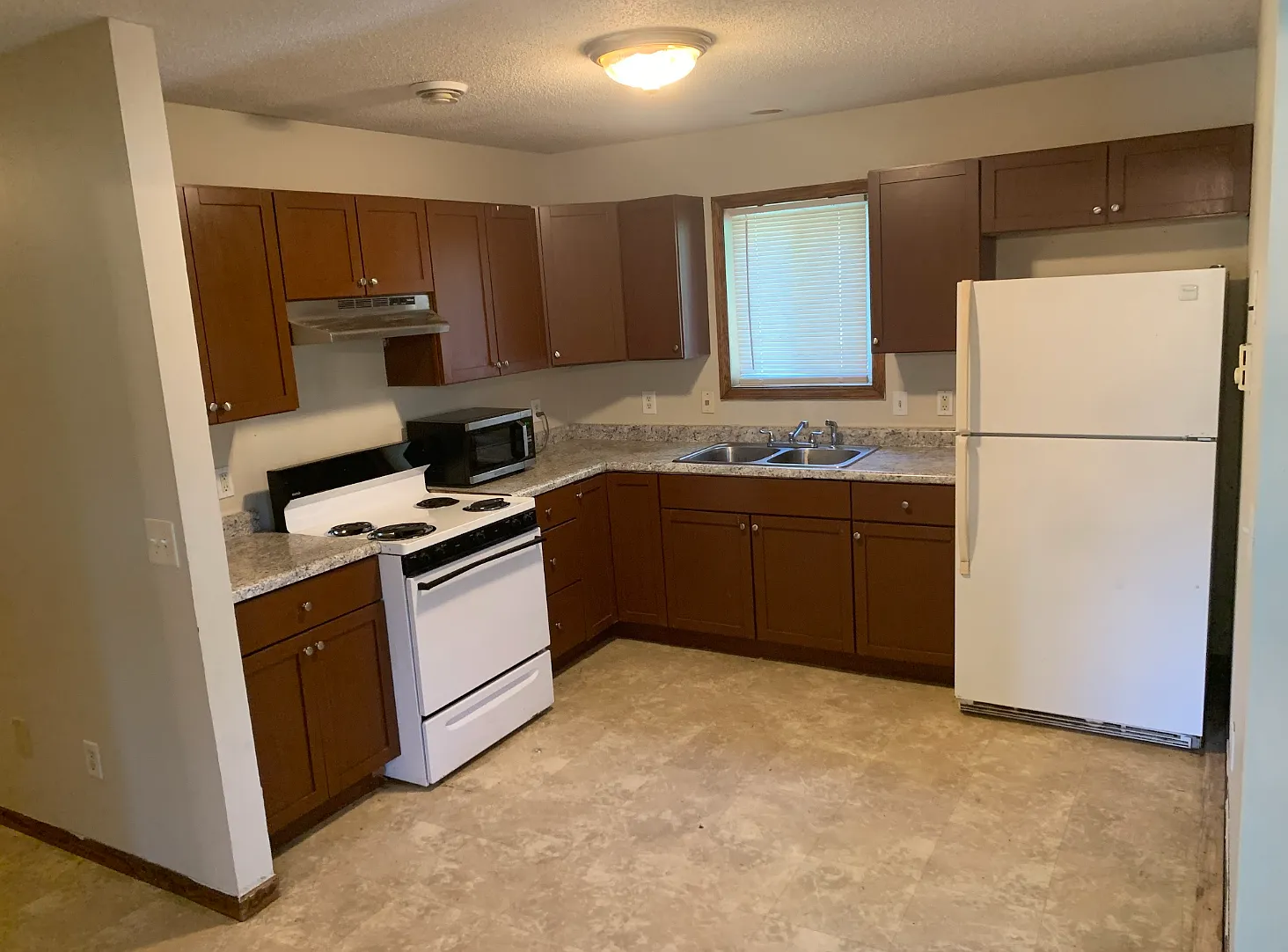 2101 Bryant Ave N - 0 — Photo 2