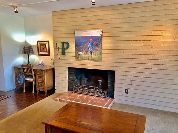 3rd image of 500 E Country Club Dr