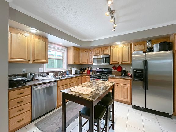 4th image of 257 Huron Rd