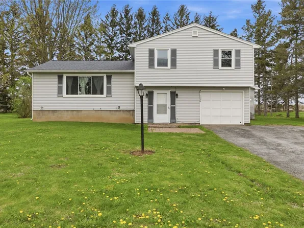 1128 County Road 8, Farmington, NY 14425