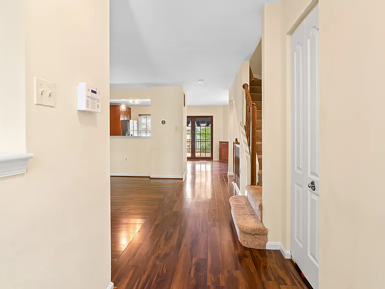 26 Wessex Ct — Photo 2