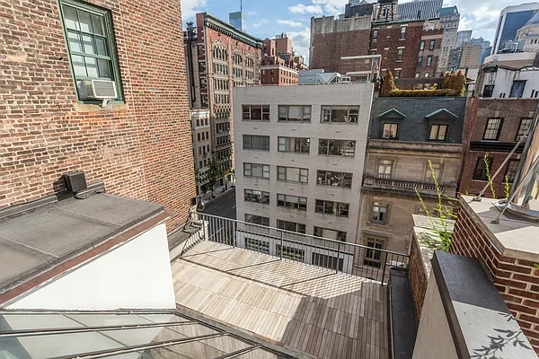 Rented by SERHANT. | media 9