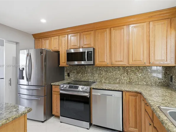 1401 NW 97th Ter #315, Pembroke Pines, FL 33024