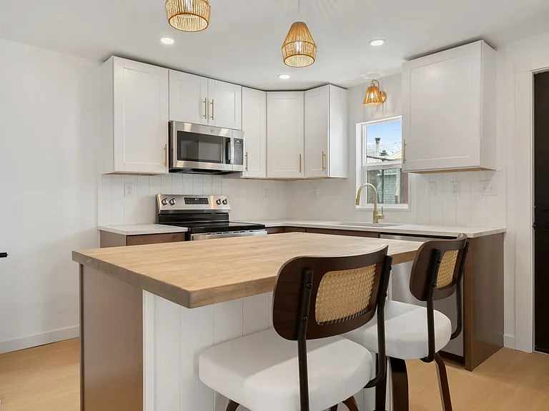 210 Monroe St — Photo 18