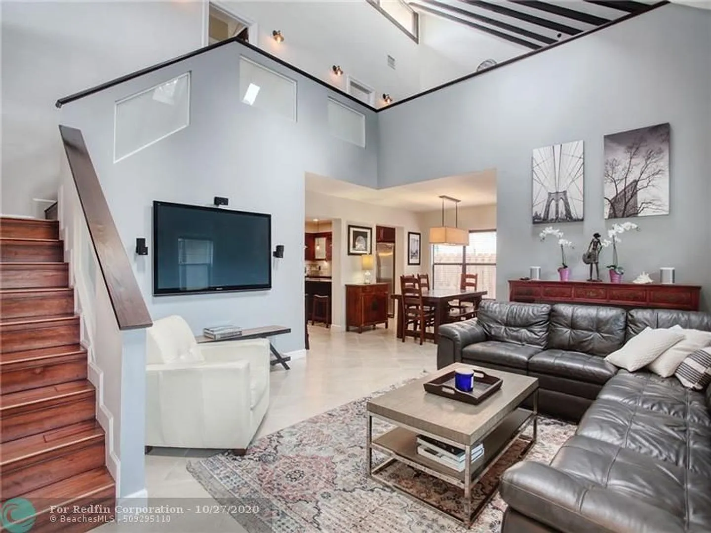 Beautiful Victoria Park Home — Photo 3