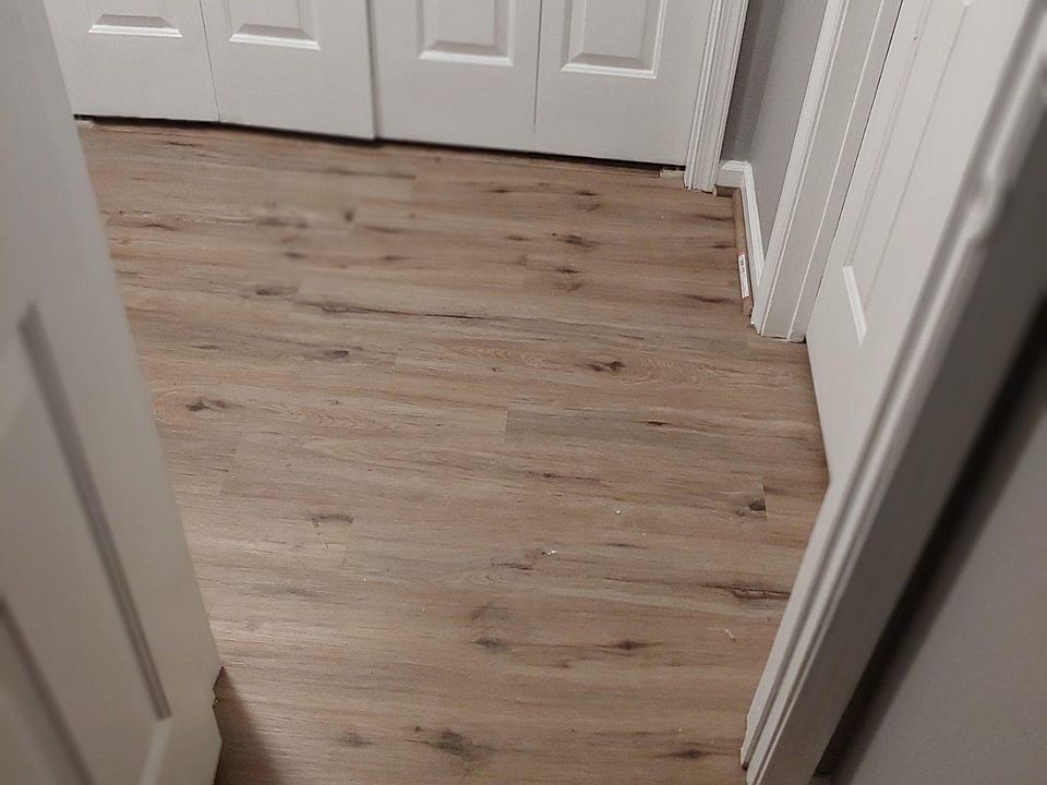 1st image of 820 W Lake Cir