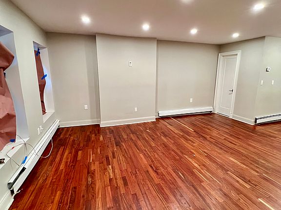 4th image of 25 Whitman Ave