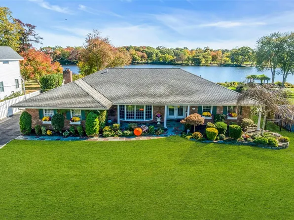 11 Cranberry Drive, Islip, NY 11751
